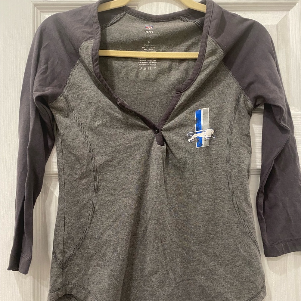 Lions 3/4 sleeve gray shirt